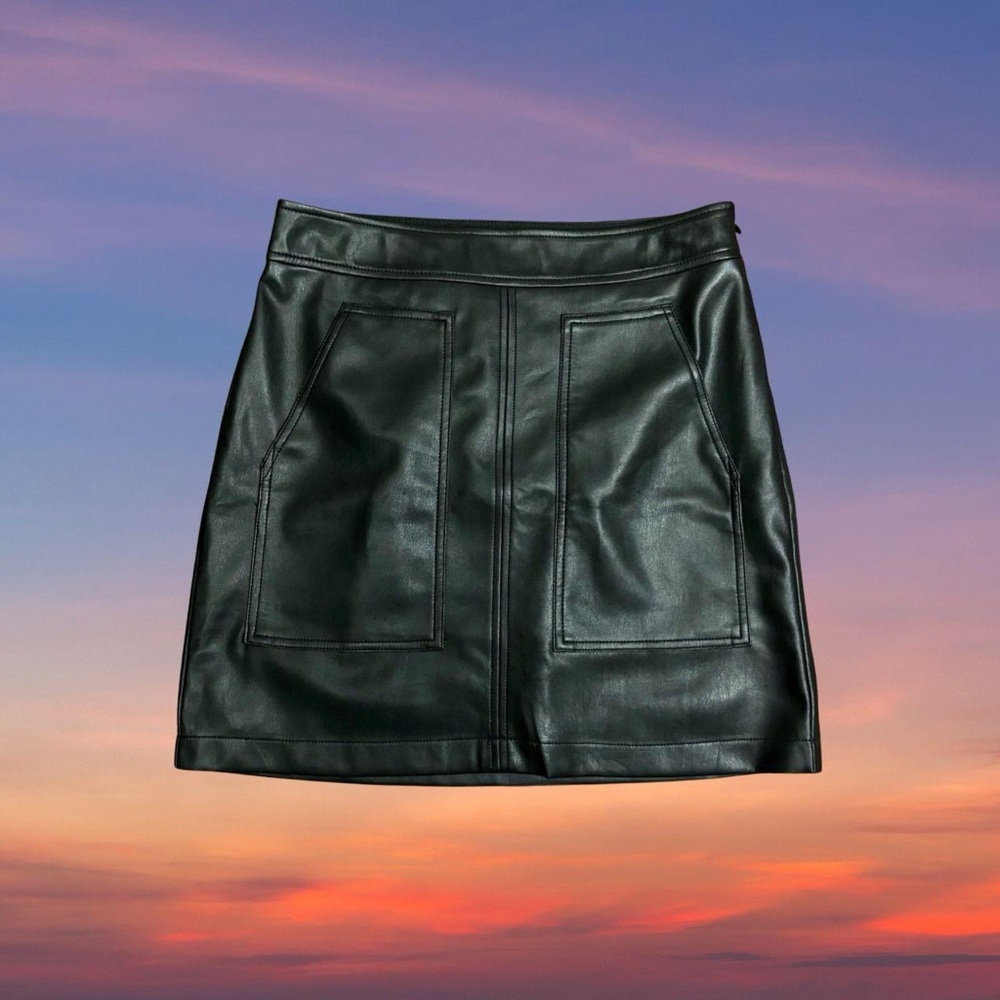 LOFT Faux Leather Mini Skirt – Black – Size 4 – Never Worn
